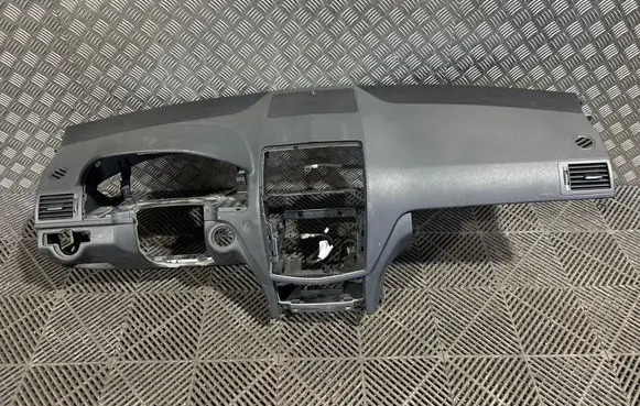 Mercedes-Benz C W204 Dashboard A2046803787