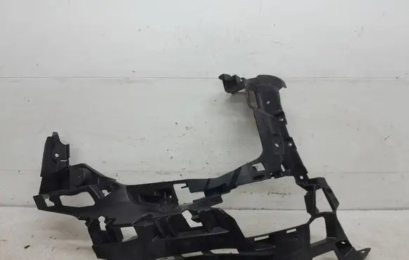 Mercedes-Benz E W213 Front bumper mounting bracket A2138857204