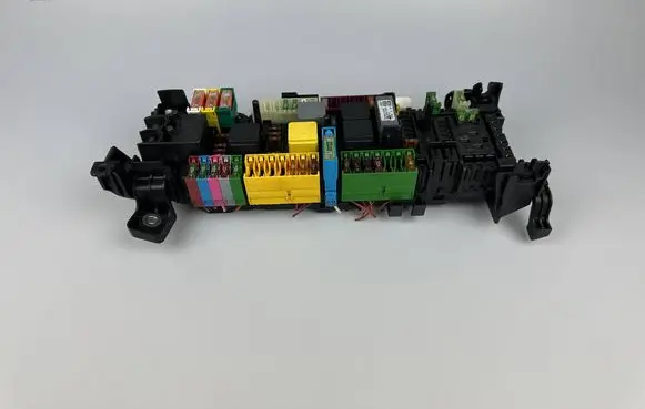 Mercedes-Benz B W246 W242 Fuse module A2465400240 51114424