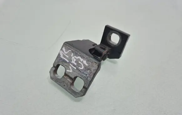 Alfa Romeo Stelvio Front door upper hinge 