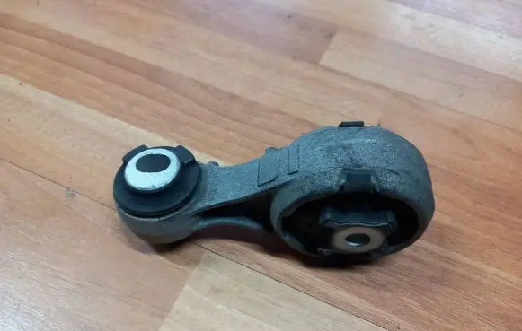 Nissan Qashqai Engine mount bracket 11350JD000 11350 JD000