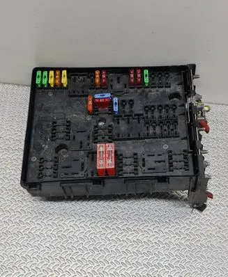 Volkswagen Touran I Fuse box set 1394932