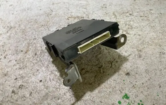 Toyota Prius (XW20) Power management control unit 8967047010 1012380151