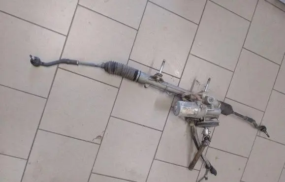 Peugeot 1007 Steering rack 9643392180