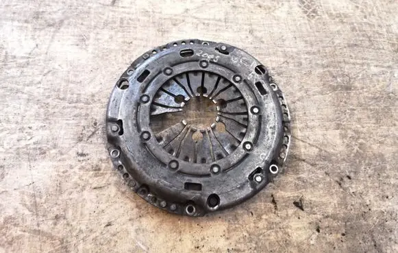 Volkswagen Golf V Pressure plate 