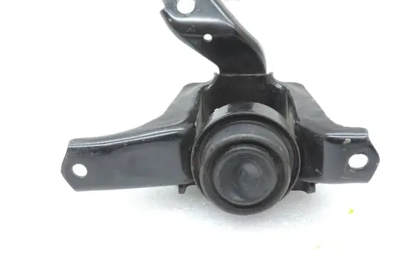 Toyota Yaris Engine mount bracket 123050Y050 12305-0Y050