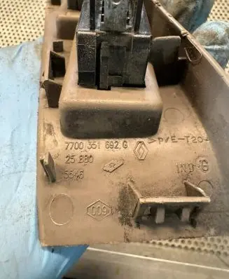 Renault Master II Quarter vent window switch 7700351692