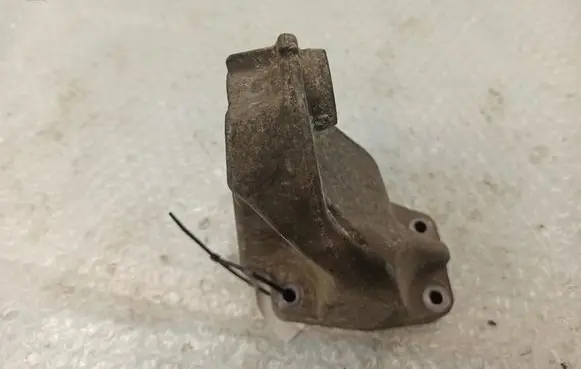 Mercedes-Benz E W212 Engine mounting bracket A6422232304