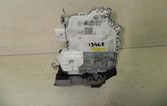 Audi A1 Loading door lock 8X2837015B I3467