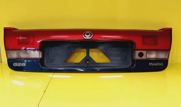 Mazda 626 Trunk door license plate light bar 0431394