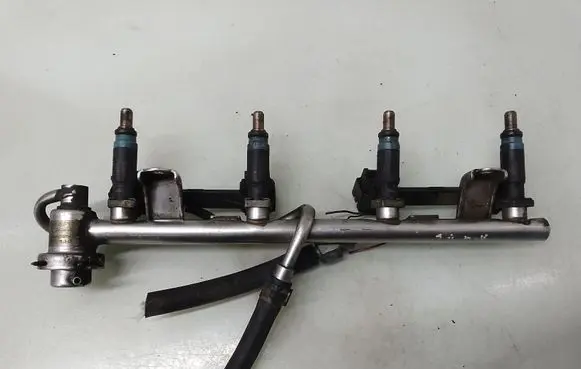 Audi A4 S4 B5 8D Fuel main line pipe 058133681