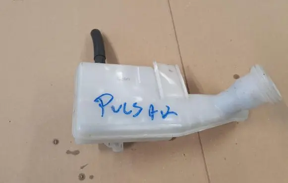 Nissan Pulsar Brake fluid reservoir 