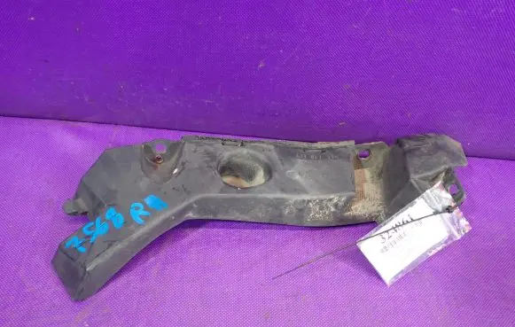 Seat Ibiza IV (6J,6P) Front bumper mounting bracket 6J3807394