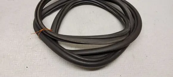 Volkswagen PASSAT B5.5 Trunk rubber seal (body) 