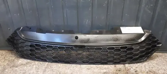 Iveco Daily 6th gen Front bumper upper radiator grill