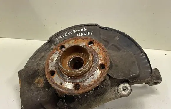 Volvo XC70 Front wheel hub 9461911