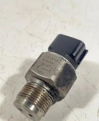Toyota Avensis T270 Fuel pressure sensor 89458 10022