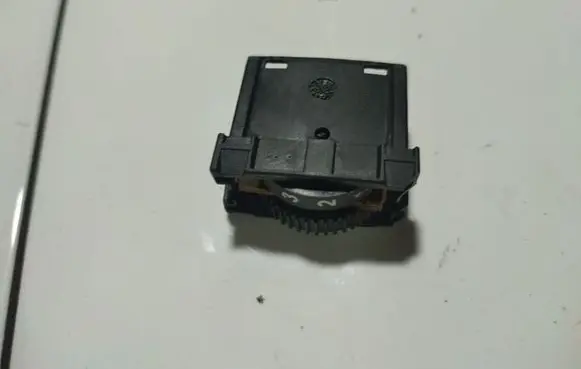 Headlight level adjustment motor