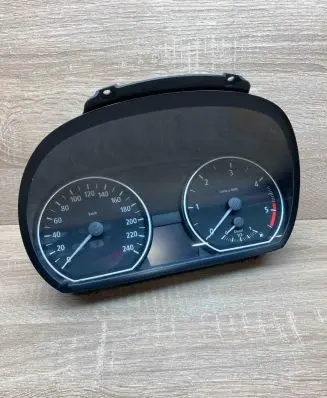 BMW 1 E81 E87 Speedometer (instrument cluster) 1042775 1041568