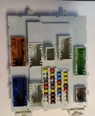Ford Focus Fuse module 000000000400 EJ68160 F1138C