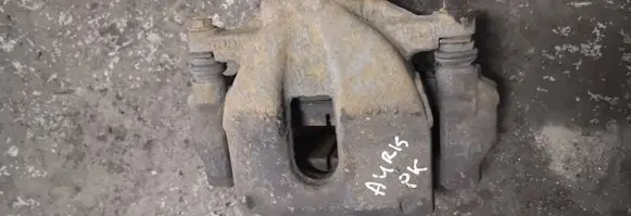 Toyota Auris 150 Front brake caliper