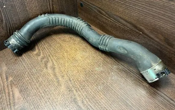 Opel Vivaro Intercooler hose/pipe 144606126R 93867727