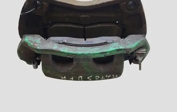 Nissan Qashqai+2 Front brake caliper