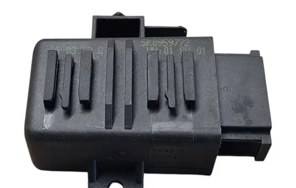 Volkswagen Beetle A5 Seat heating relay 5K0959772