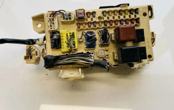 Toyota Avensis Verso Fuse box set 8922144030 89221-44030