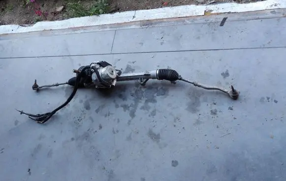Peugeot 208 Steering rack 6700002532 Q003TC2073