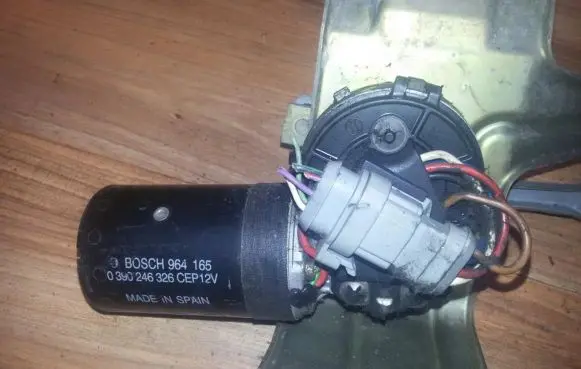 Renault 19 Wiper motor 0390246326