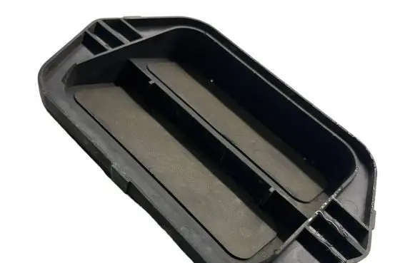 Quarter panel pressure vent
