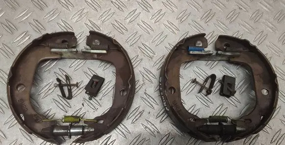 Toyota Prius+ (ZVW40) Handbrake/parking brake pads 