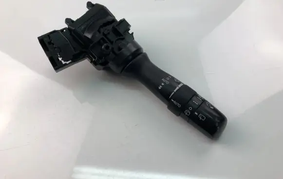 Toyota Avensis T270 Indicator stalk 0519017F381