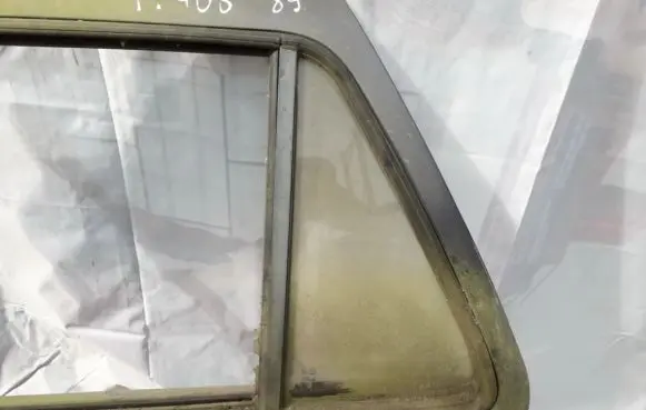 Peugeot 405 Rear vent window glass 