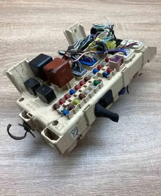 Toyota Previa (XR30, XR40) II Fuse module 8922144040