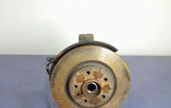 Nissan Qashqai Front wheel hub spindle knuckle