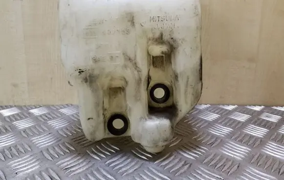 Windshield washer fluid reservoir/tank