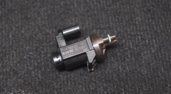 BMW 5 F10 F11 Turbo solenoid valve 8570591