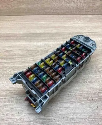 Opel Meriva A Fuse module 93363136