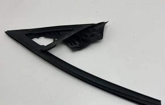 Mercedes-Benz CLA C117 X117 W117 Rubber seal front door window/glass A1177250229