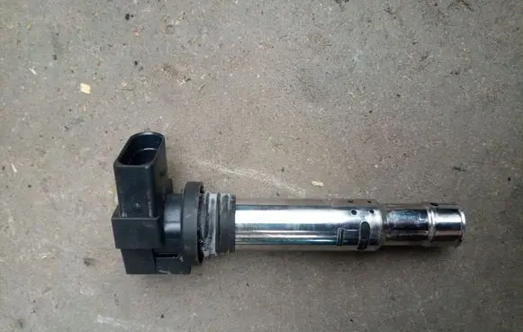Skoda Octavia Mk2 (1Z) High voltage ignition coil 036905715F