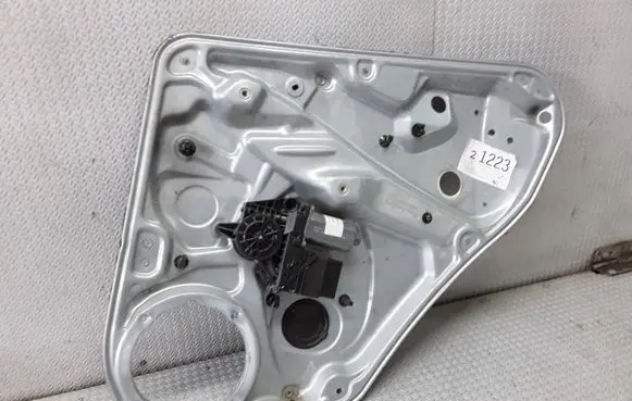 Volkswagen PASSAT B5.5 Rear door window regulator with motor 3B5839756C