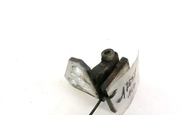 Volkswagen Jetta V Front door upper hinge
