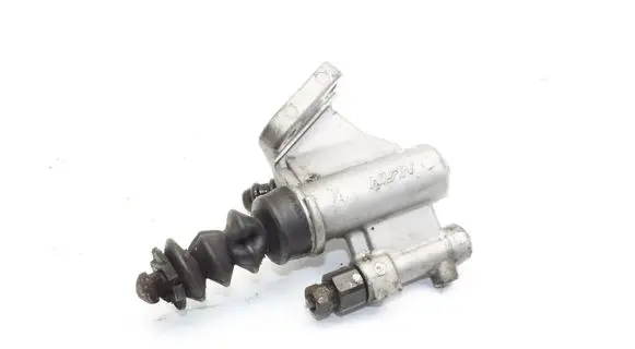 Honda CR-V Clutch slave cylinder 