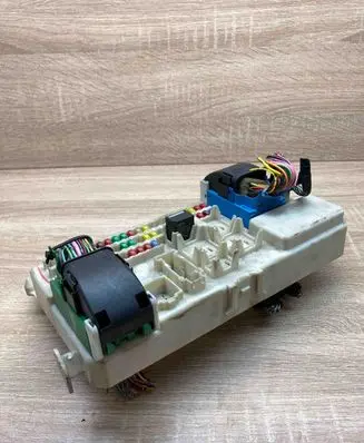 Mazda 3 I Fuse module 519199061 BS3E66730E