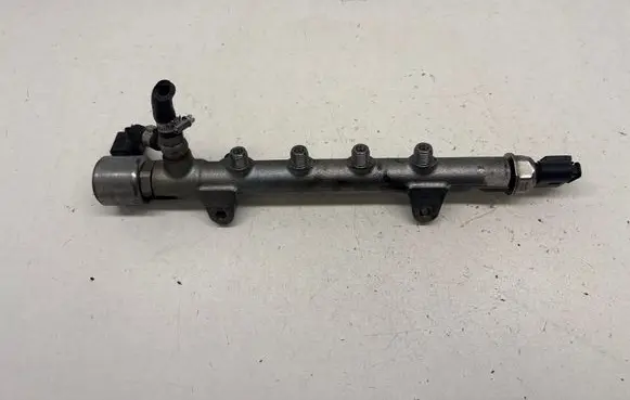 Mercedes-Benz E W212 Fuel main line pipe A0525453926 A6510700595 A0235455226