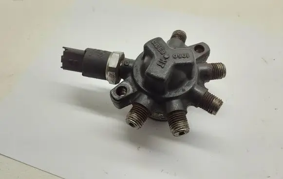 Renault Megane II Fuel pressure regulator 8200057345 8200057232 R9144Z010C