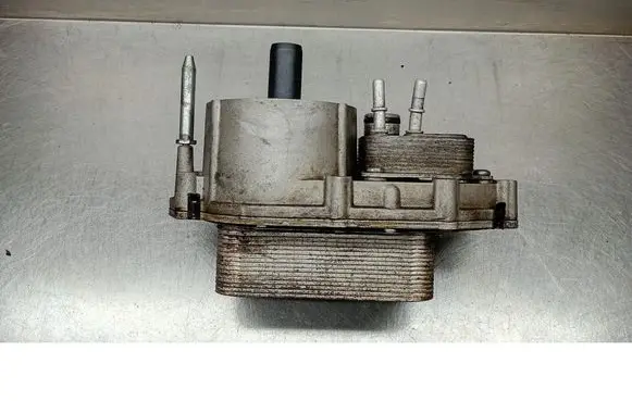 Peugeot 607 Oil filter cover
