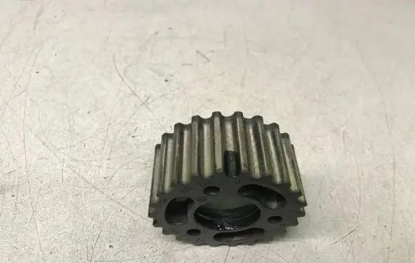 Volkswagen PASSAT B7 Fuel pump gear (pulley) 03L130111G
